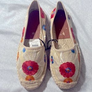 NEW!  Floral Embroidered Espadrille Flat Shoe Size 10